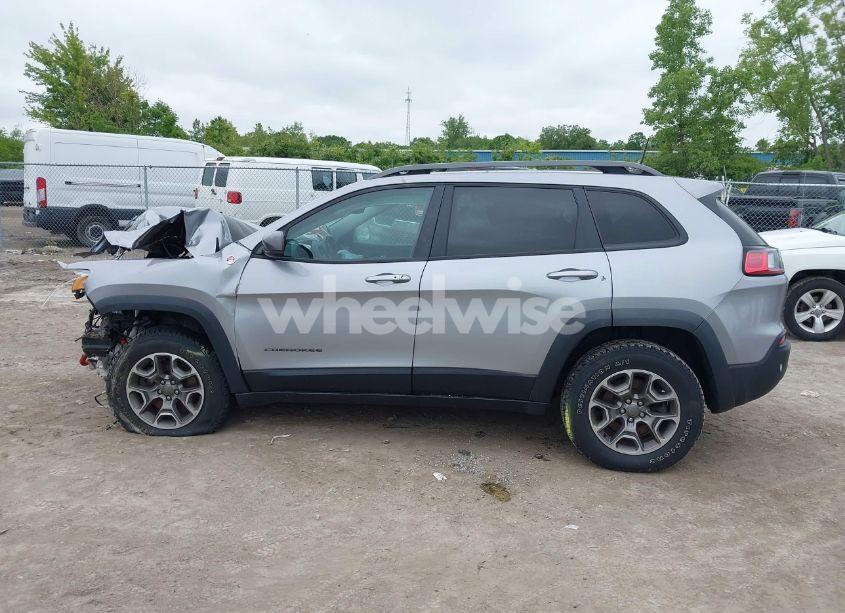 Photo 15 of 2020 Jeep Cherokee TRAILHAWK 4X4 (VIN 1C4PJMBX0LD588251)