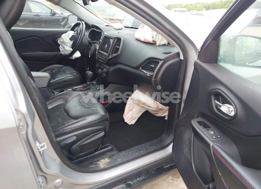 Photo 5 of 2020 Jeep Cherokee TRAILHAWK 4X4 (VIN 1C4PJMBX0LD588251)