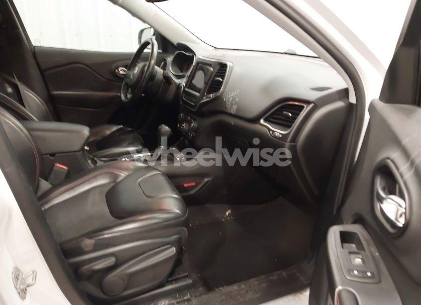 Photo 5 of 2020 Jeep Cherokee TRAILHAWK 4X4 (VIN 1C4PJMBX1LD636503)