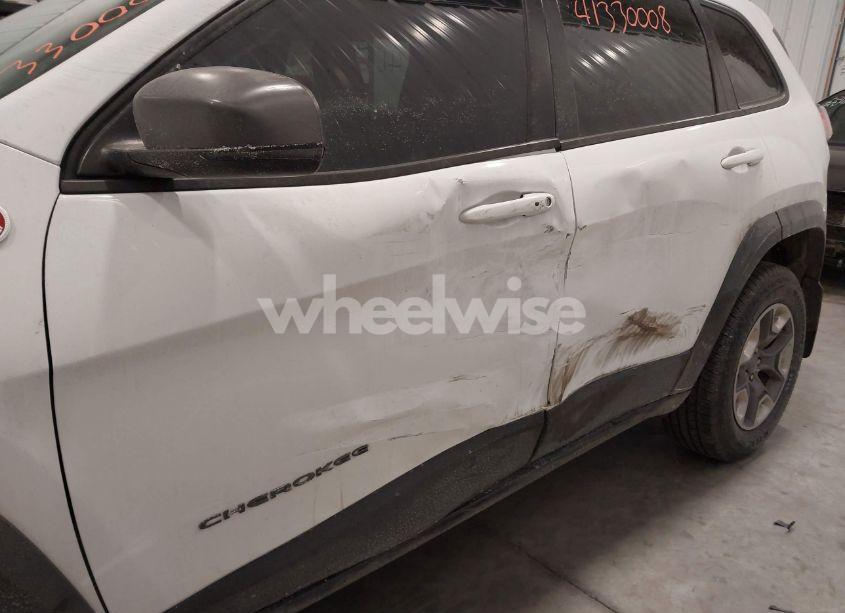 Photo 6 of 2020 Jeep Cherokee TRAILHAWK 4X4 (VIN 1C4PJMBX1LD636503)