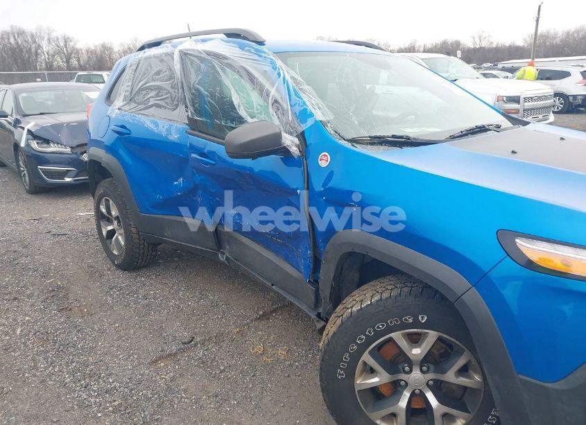 Photo 6 of 2018 Jeep Cherokee TRAILHAWK 4X4 (VIN 1C4PJMBX2JD570976)