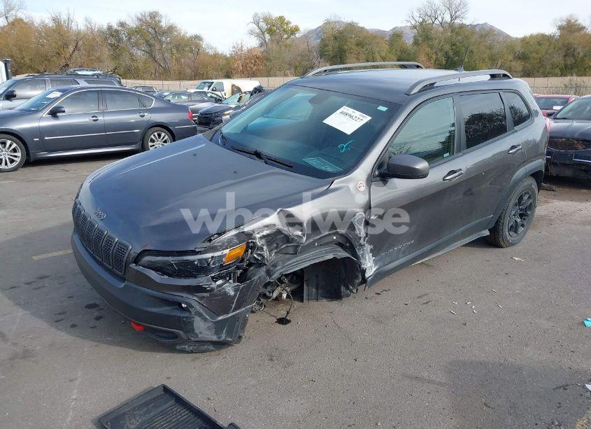 Photo 2 of 2020 Jeep Cherokee TRAILHAWK ELITE 4X4 (VIN 1C4PJMBX3LD520736)