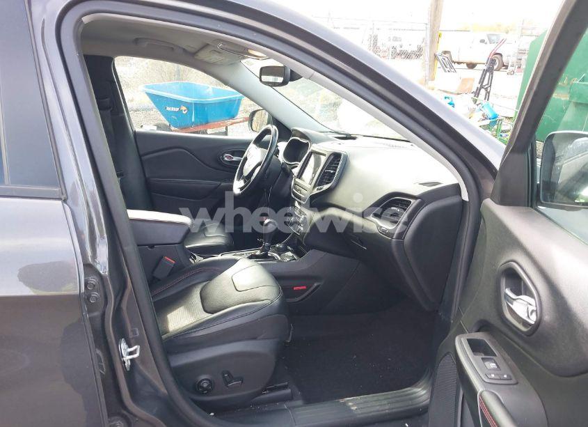 Photo 5 of 2020 Jeep Cherokee TRAILHAWK ELITE 4X4 (VIN 1C4PJMBX3LD520736)