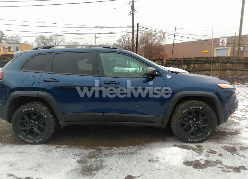 Photo 13 of 2018 Jeep Cherokee TRAILHAWK (VIN 1C4PJMBX4JD533301)
