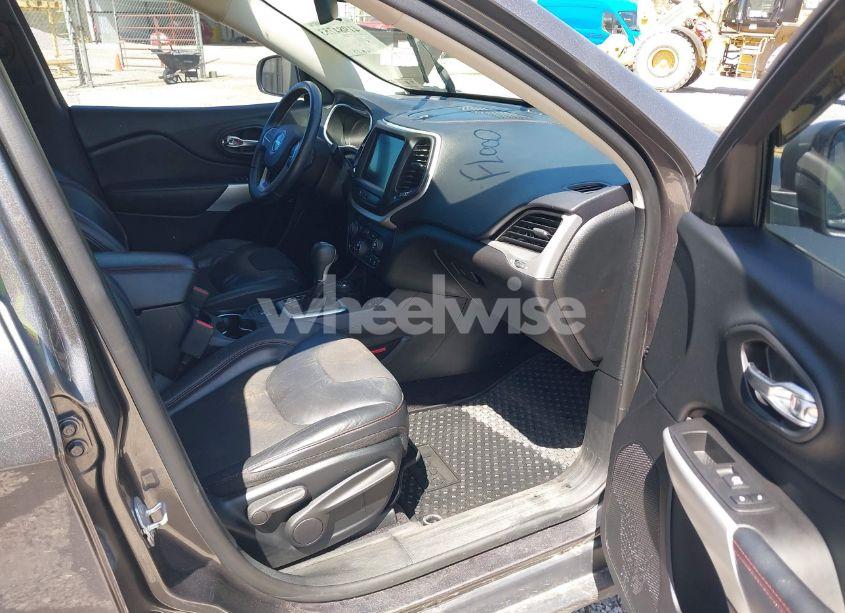 Photo 5 of 2018 Jeep Cherokee TRAILHAWK 4X4 (VIN 1C4PJMBX4JD550633)