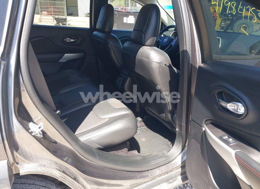 Photo 8 of 2018 Jeep Cherokee TRAILHAWK 4X4 (VIN 1C4PJMBX4JD550633)