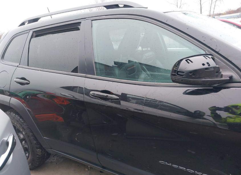 Photo 13 of 2019 Jeep Cherokee TRAILHAWK 4X4 (VIN 1C4PJMBX4KD199661)