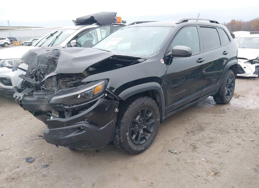 Photo 2 of 2019 Jeep Cherokee TRAILHAWK 4X4 (VIN 1C4PJMBX4KD199661)