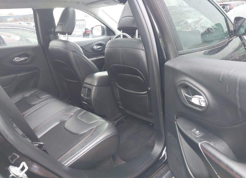 Photo 8 of 2019 Jeep Cherokee TRAILHAWK 4X4 (VIN 1C4PJMBX4KD199661)