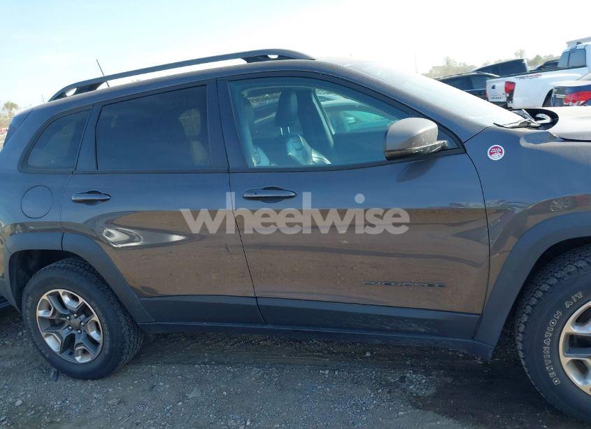 Photo 13 of 2019 Jeep Cherokee TRAILHAWK 4X4 (VIN 1C4PJMBX4KD393848)