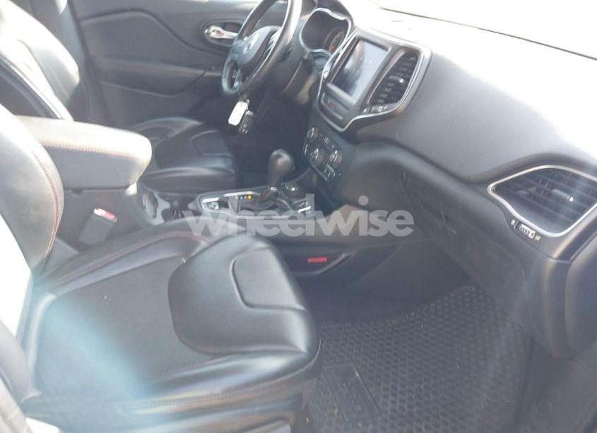Photo 5 of 2019 Jeep Cherokee TRAILHAWK 4X4 (VIN 1C4PJMBX4KD393848)