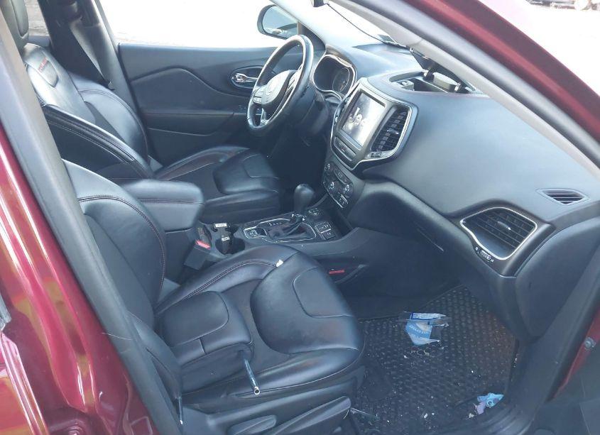 Photo 5 of 2020 Jeep Cherokee TRAILHAWK 4X4 (VIN 1C4PJMBX4LD582839)