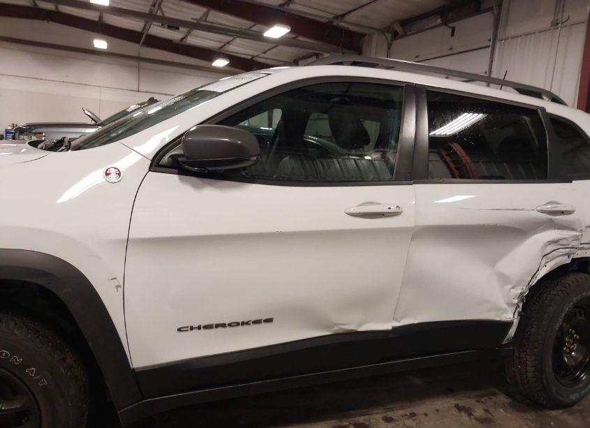 Photo 15 of 2020 Jeep Cherokee TRAILHAWK ELITE 4X4 (VIN 1C4PJMBX4LD597339)