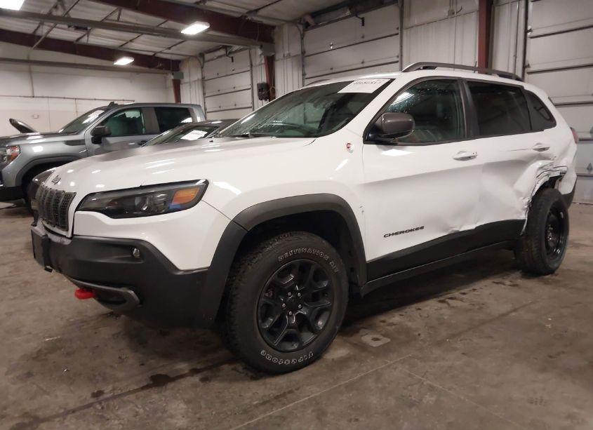 Photo 2 of 2020 Jeep Cherokee TRAILHAWK ELITE 4X4 (VIN 1C4PJMBX4LD597339)