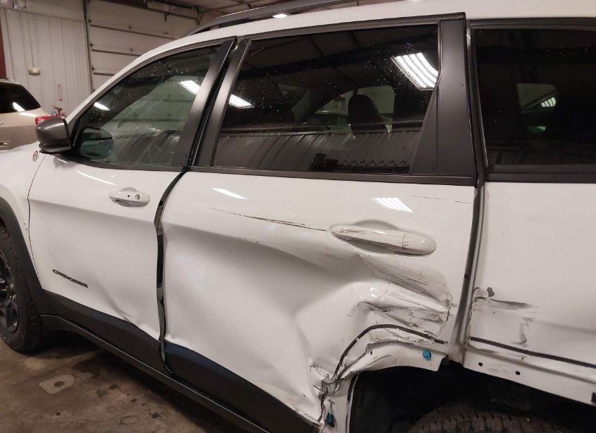 Photo 20 of 2020 Jeep Cherokee TRAILHAWK ELITE 4X4 (VIN 1C4PJMBX4LD597339)