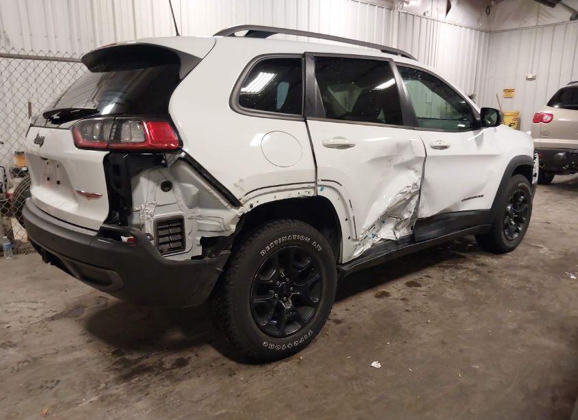 Photo 4 of 2020 Jeep Cherokee TRAILHAWK ELITE 4X4 (VIN 1C4PJMBX4LD597339)