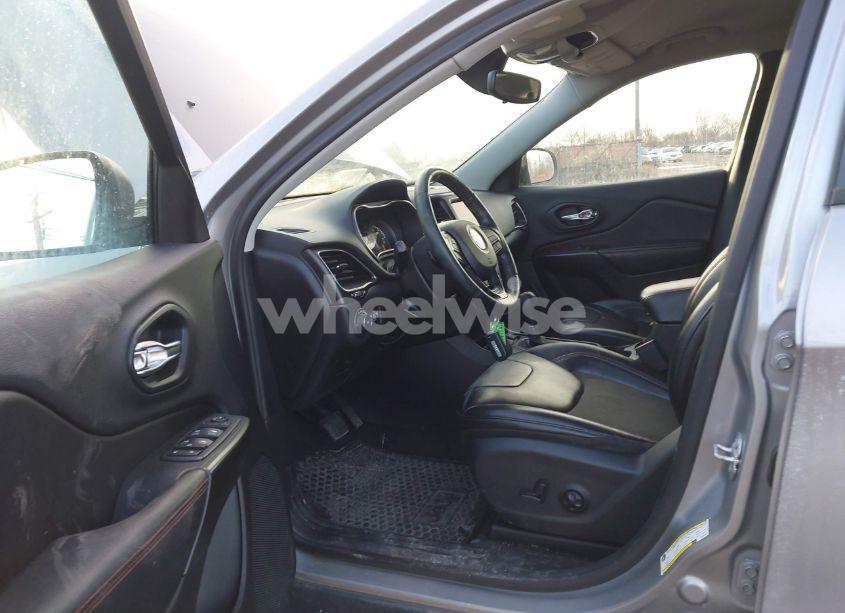 Photo 5 of 2019 Jeep Cherokee TRAILHAWK 4X4 (VIN 1C4PJMBX5KD422547)