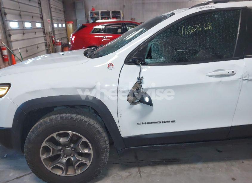 Photo 6 of 2020 Jeep Cherokee TRAILHAWK 4X4 (VIN 1C4PJMBX5LD504439)