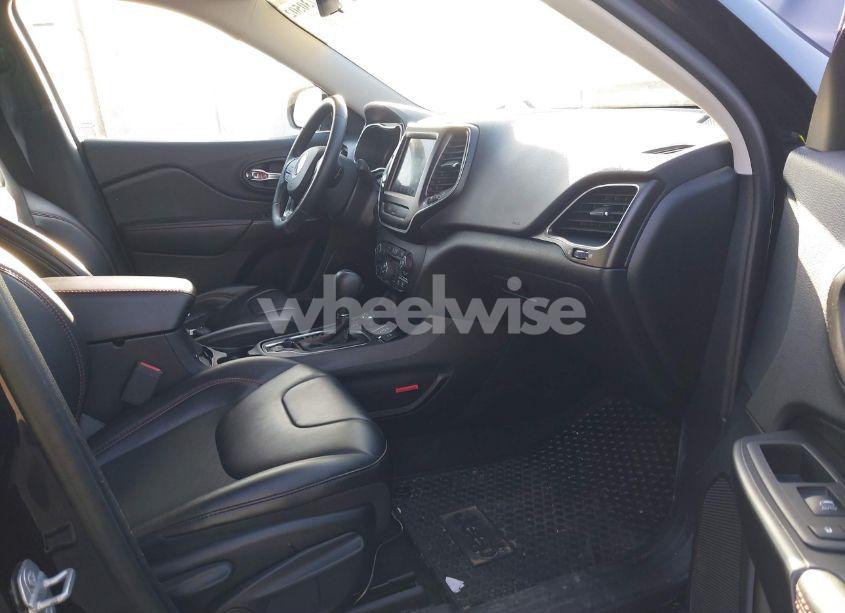 Photo 5 of 2020 Jeep Cherokee TRAILHAWK 4X4 (VIN 1C4PJMBX5LD532516)