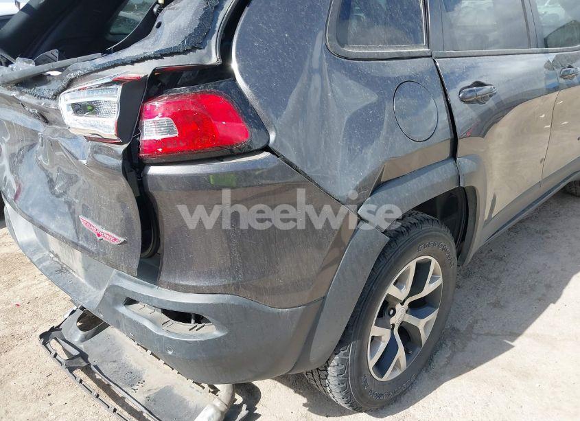 Photo 6 of 2018 Jeep Cherokee TRAILHAWK 4X4 (VIN 1C4PJMBX6JD525765)