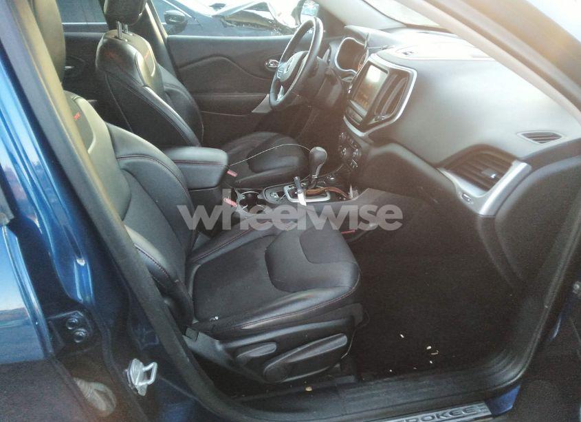 Photo 5 of 2018 Jeep Cherokee TRAILHAWK 4X4 (VIN 1C4PJMBX6JD563786)