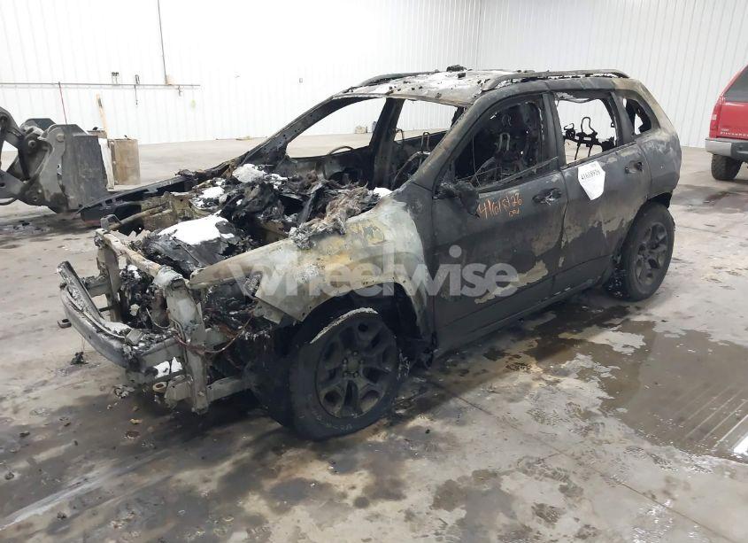 Photo 2 of 2019 Jeep Cherokee TRAILHAWK 4X4 (VIN 1C4PJMBX6KD397657)