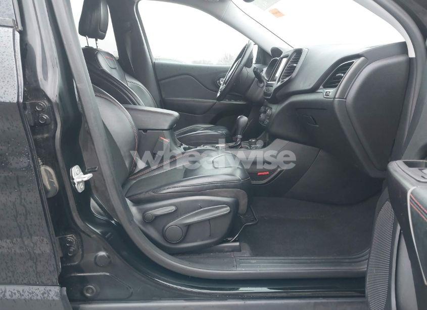 Photo 5 of 2019 Jeep Cherokee TRAILHAWK 4X4 (VIN 1C4PJMBX6KD418409)