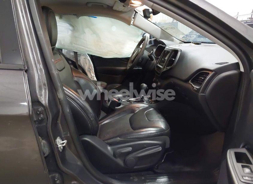 Photo 5 of 2020 Jeep Cherokee TRAILHAWK 4X4 (VIN 1C4PJMBX6LD651692)