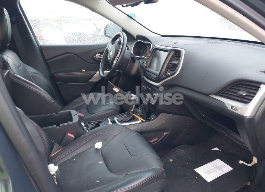 Photo 5 of 2018 Jeep Cherokee TRAILHAWK 4X4 (VIN 1C4PJMBX7JD603048)