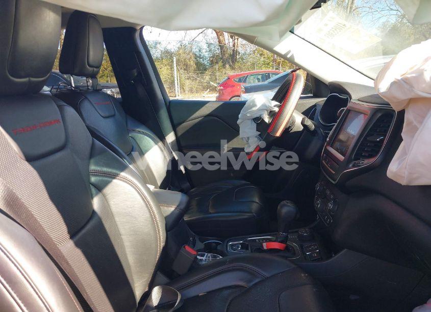 Photo 5 of 2019 Jeep Cherokee TRAILHAWK ELITE 4X4 (VIN 1C4PJMBX7KD186273)