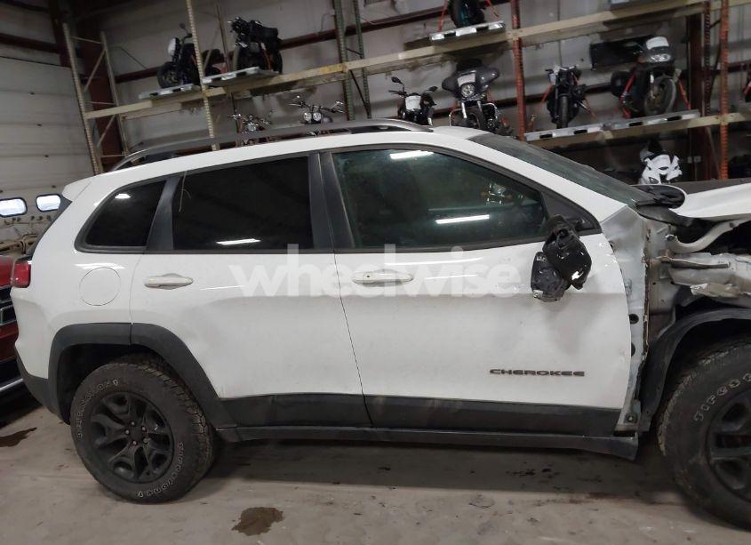 Photo 13 of 2019 Jeep Cherokee TRAILHAWK 4X4 (VIN 1C4PJMBX7KD256676)