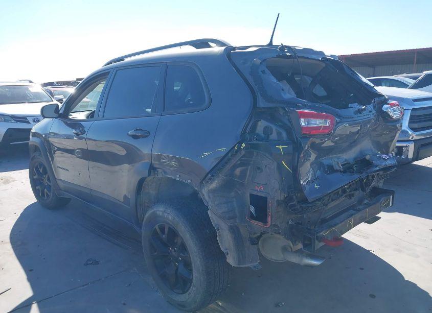 Photo 3 of 2018 Jeep Cherokee TRAILHAWK 4X4 (VIN 1C4PJMBX8JD520874)