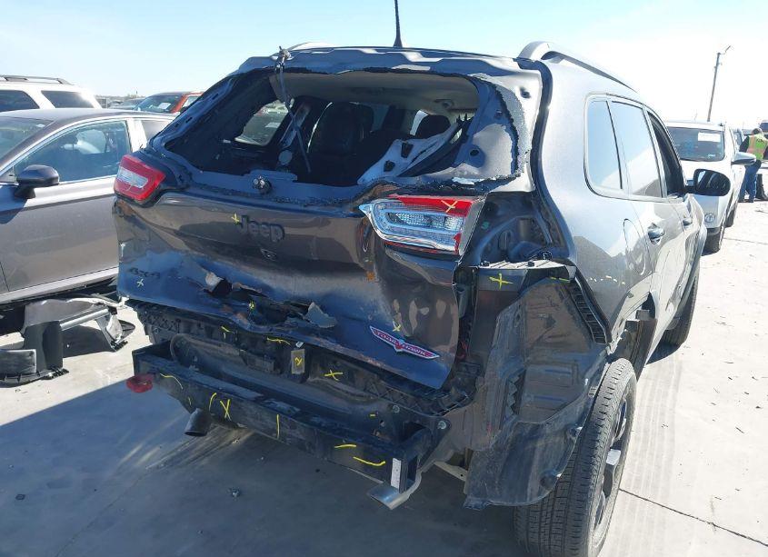 Photo 4 of 2018 Jeep Cherokee TRAILHAWK 4X4 (VIN 1C4PJMBX8JD520874)