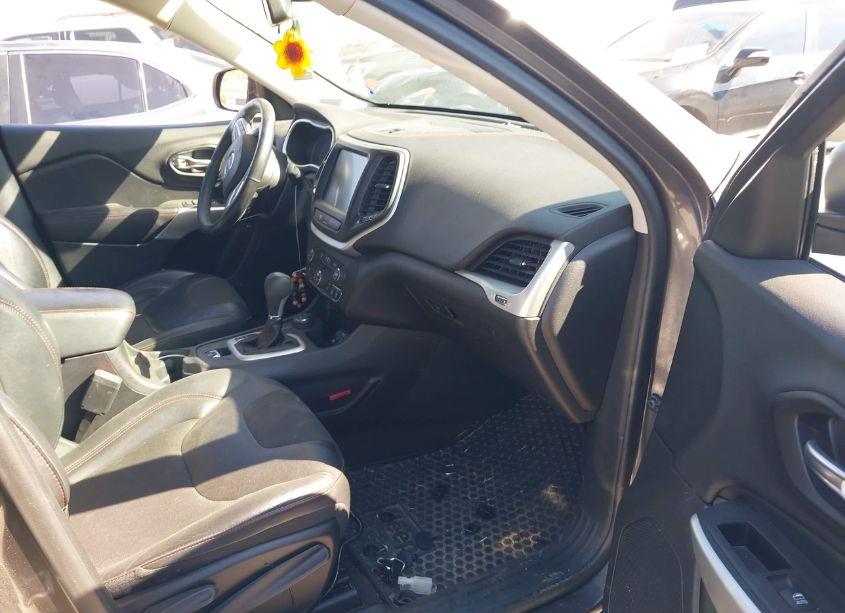 Photo 5 of 2018 Jeep Cherokee TRAILHAWK 4X4 (VIN 1C4PJMBX8JD520874)