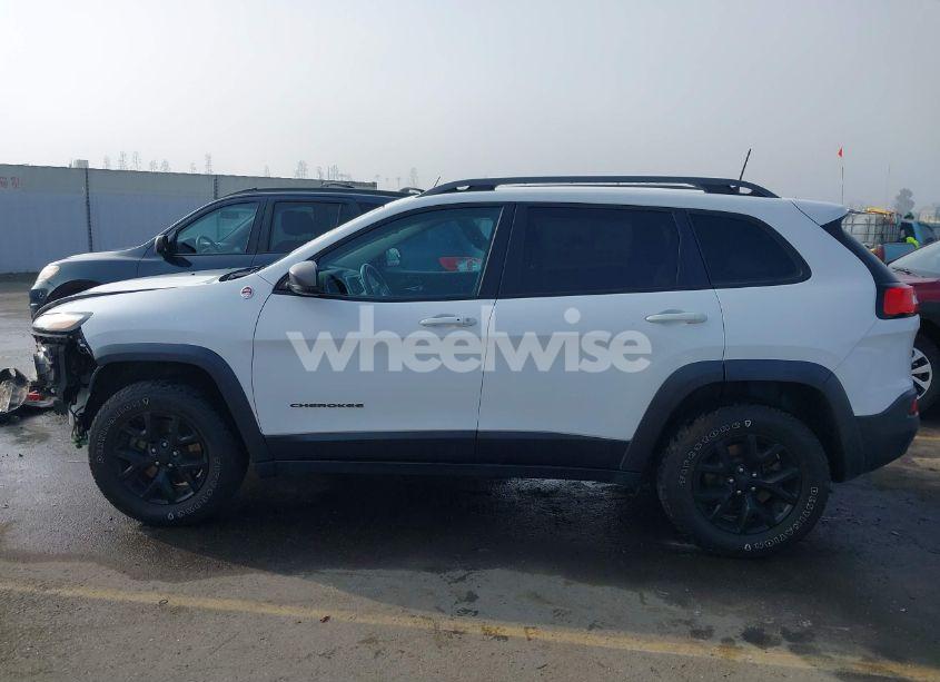 Photo 15 of 2018 Jeep Cherokee TRAILHAWK 4X4 (VIN 1C4PJMBX8JD525945)
