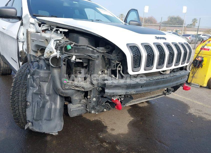 Photo 6 of 2018 Jeep Cherokee TRAILHAWK 4X4 (VIN 1C4PJMBX8JD525945)