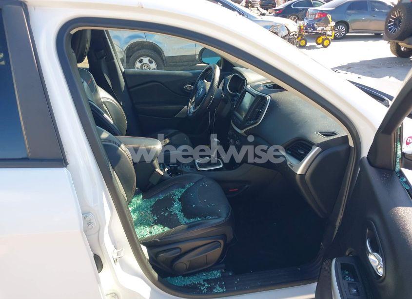 Photo 5 of 2018 Jeep Cherokee TRAILHAWK 4X4 (VIN 1C4PJMBX8JD562994)