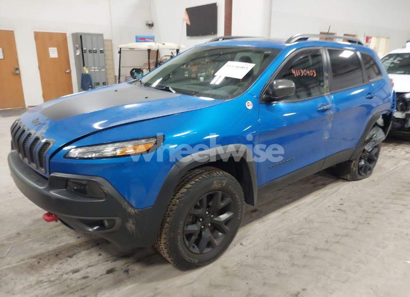 Photo 2 of 2018 Jeep Cherokee TRAILHAWK 4X4 (VIN 1C4PJMBX8JD571081)