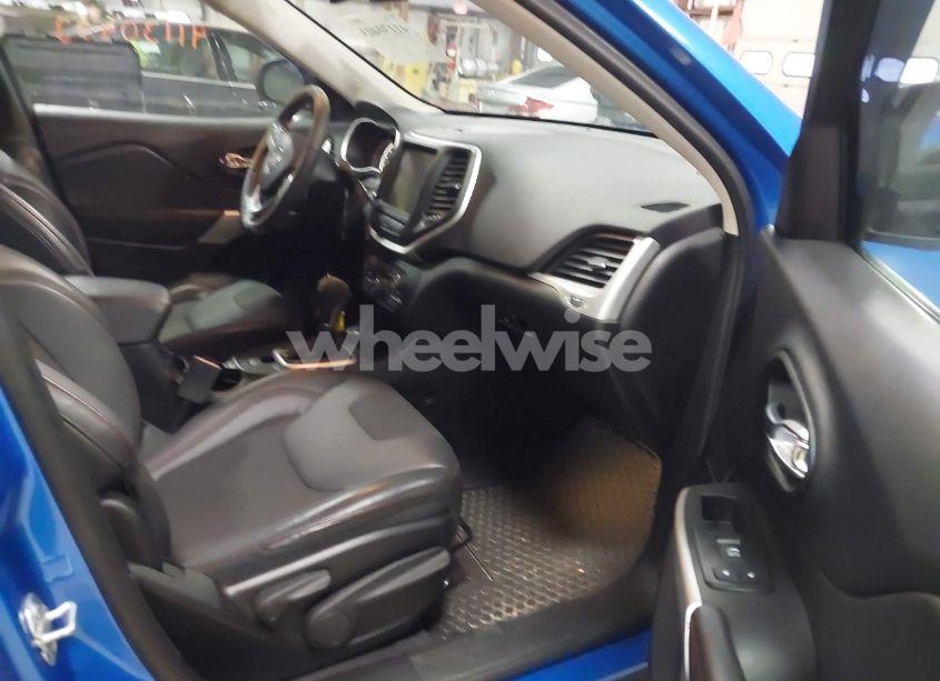 Photo 5 of 2018 Jeep Cherokee TRAILHAWK 4X4 (VIN 1C4PJMBX8JD571081)