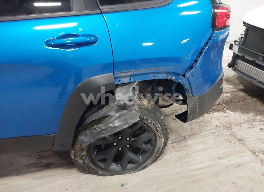 Photo 6 of 2018 Jeep Cherokee TRAILHAWK 4X4 (VIN 1C4PJMBX8JD571081)