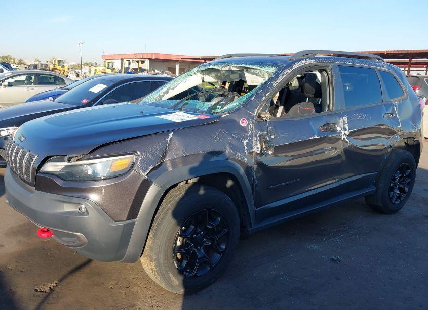 Photo 2 of 2019 Jeep Cherokee TRAILHAWK ELITE 4X4 (VIN 1C4PJMBX8KD189781)