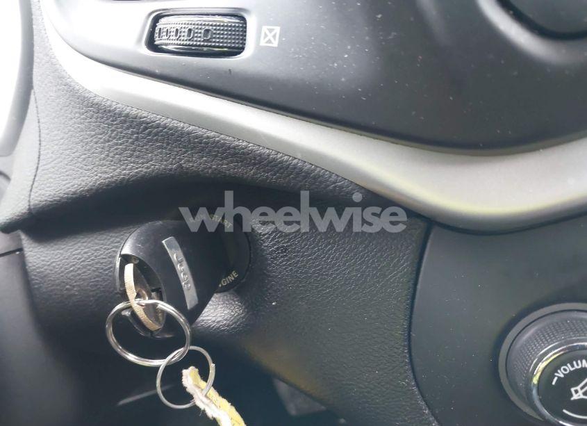 Photo 11 of 2014 Jeep Cherokee LATITUDE (VIN 1C4PJMCB0EW110258)