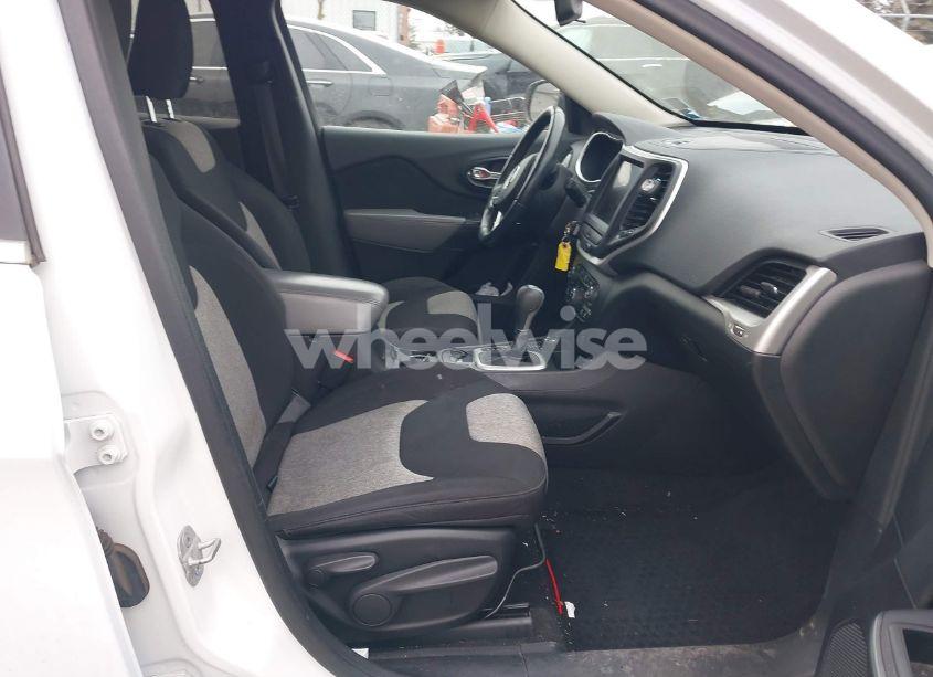 Photo 5 of 2014 Jeep Cherokee LATITUDE (VIN 1C4PJMCB0EW110258)