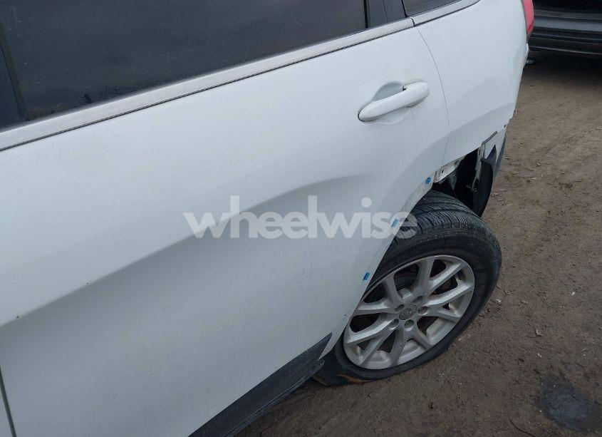 Photo 6 of 2014 Jeep Cherokee LATITUDE (VIN 1C4PJMCB0EW110258)