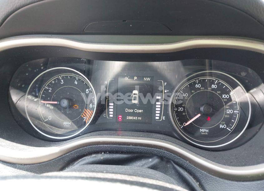 Photo 7 of 2014 Jeep Cherokee LATITUDE (VIN 1C4PJMCB0EW172484)