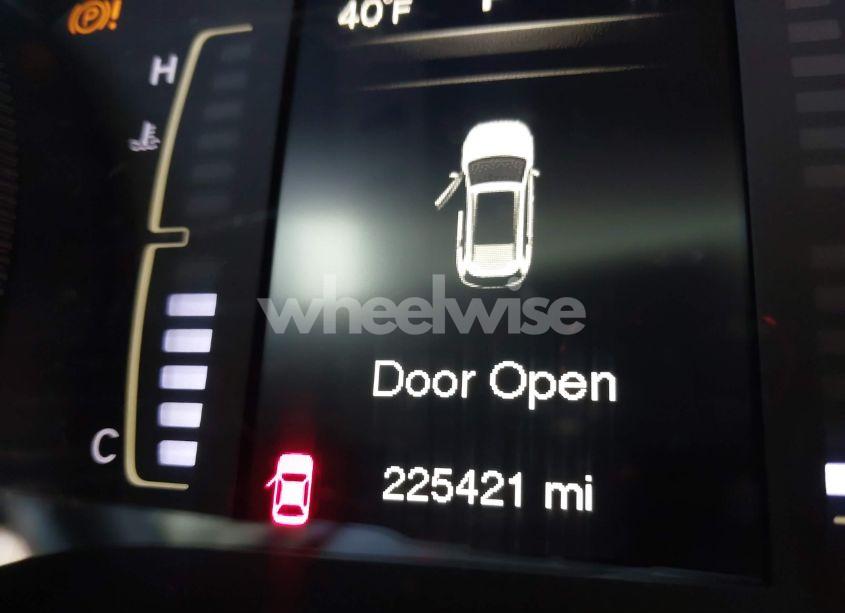 Photo 15 of 2014 Jeep Cherokee LATITUDE (VIN 1C4PJMCB0EW185929)