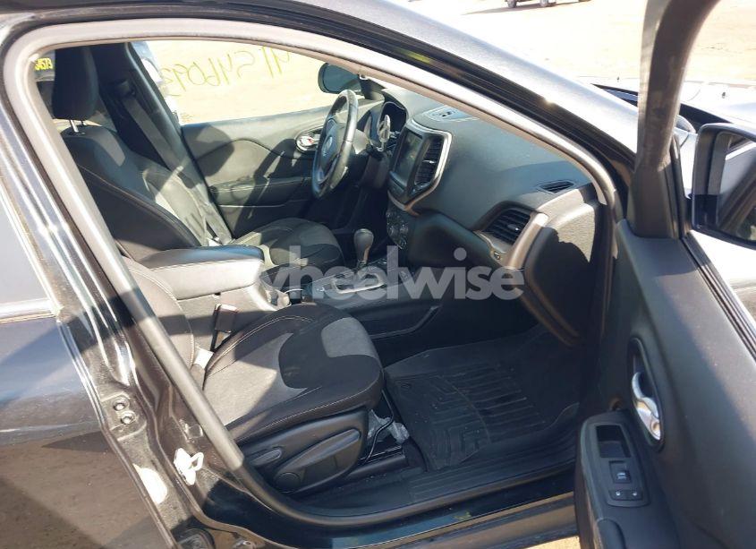 Photo 5 of 2014 Jeep Cherokee LATITUDE (VIN 1C4PJMCB0EW185929)