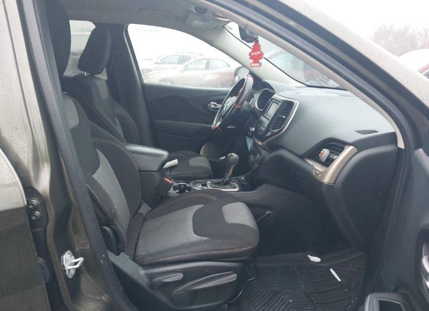 Photo 5 of 2014 Jeep Cherokee LATITUDE (VIN 1C4PJMCB0EW191391)