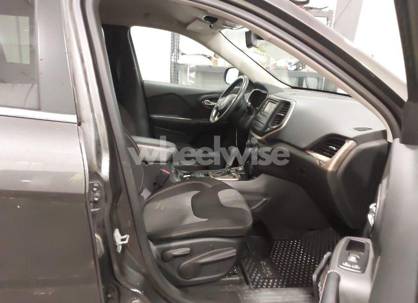 Photo 5 of 2014 Jeep Cherokee LATITUDE (VIN 1C4PJMCB0EW227760)