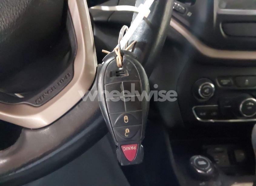 Photo 11 of 2014 Jeep Cherokee LATITUDE (VIN 1C4PJMCB0EW229198)